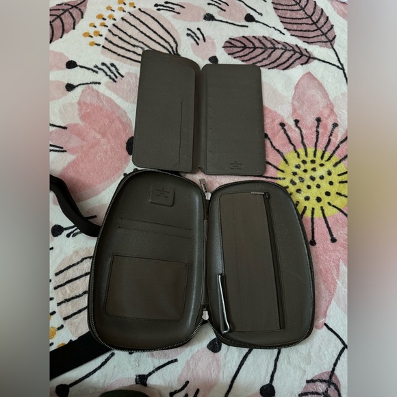 EUC Auth LOUIS VUITTON M93500 Damier Géant Marge Body Sling Bag - Picture 9 of 11